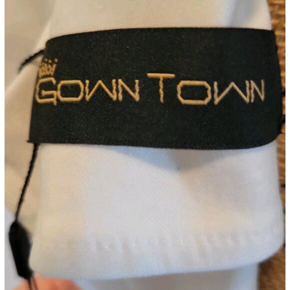 Gown Town White Dress XXL Partially Open Back Pockets Stretch Flowy Skirt - Picture 7 of 8